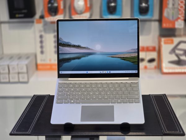 لپ تاپ استوک 12 اینچی  Microsoft Surface laptop Go i5/16/256