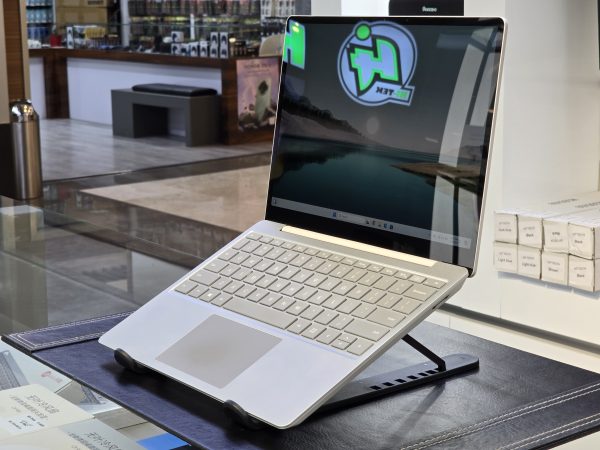 لپ تاپ استوک 12 اینچی  Microsoft Surface laptop Go i5/16/256 - Image 2