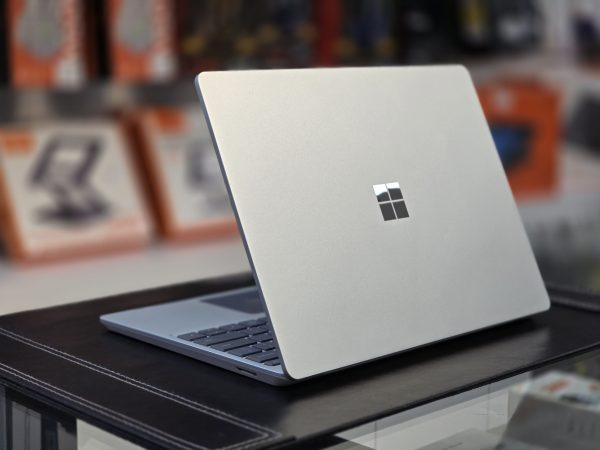 لپ تاپ استوک 12 اینچی  Microsoft Surface laptop Go i5/16/256 - Image 6