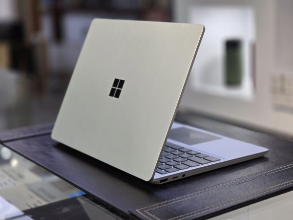لپ تاپ استوک 12 اینچی  Microsoft Surface laptop Go i5/16/256 - Image 7