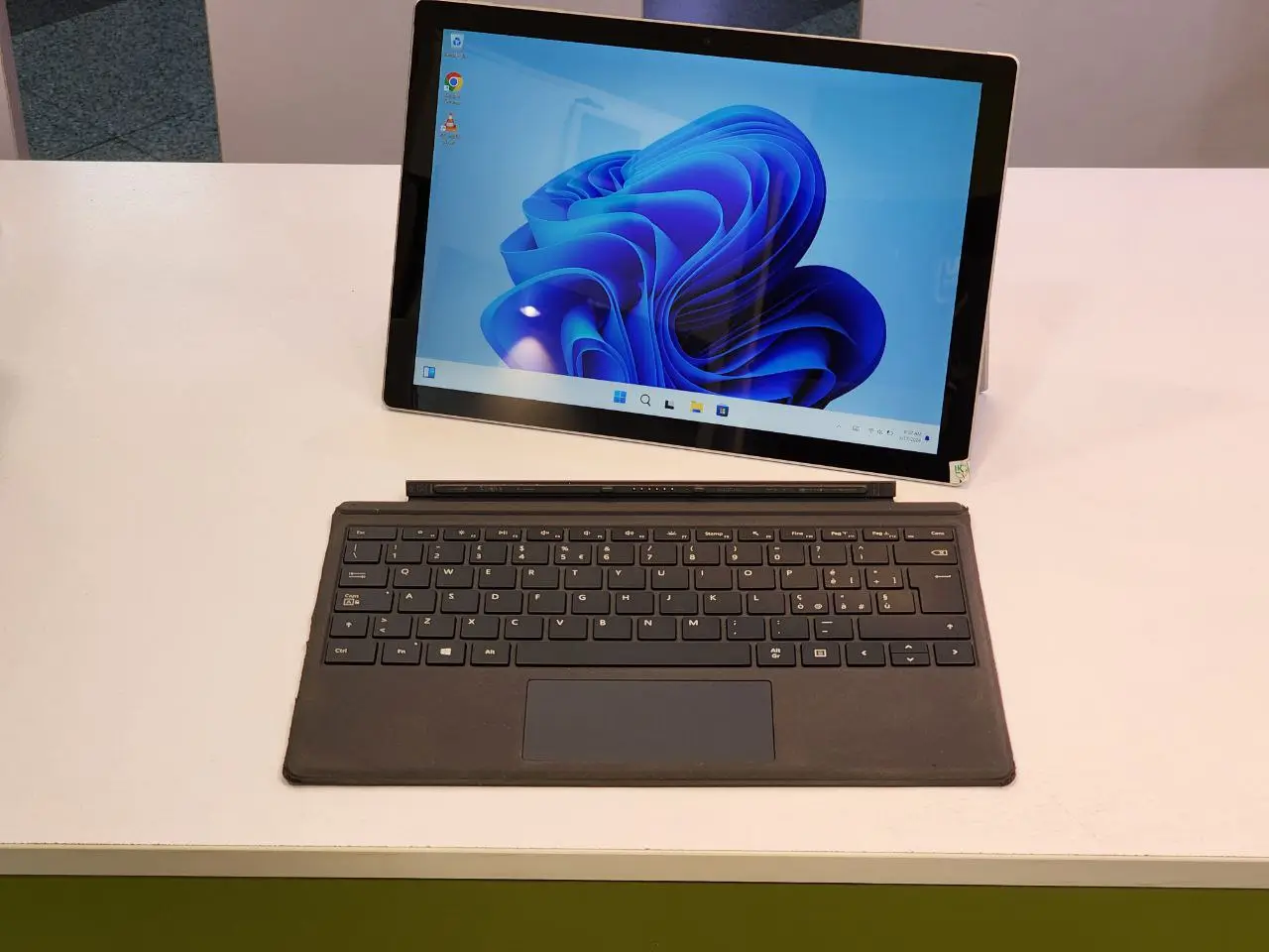 لپتاپ استوک 12 اینچی Microsoft Surface Pro 6 i5 