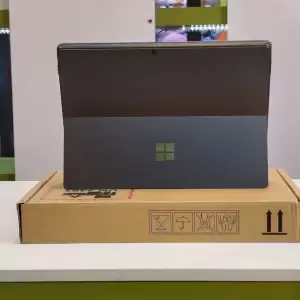 لپ تاپ نو 15 اینچی Microsoft Surface Pro 8 + موس هدیه